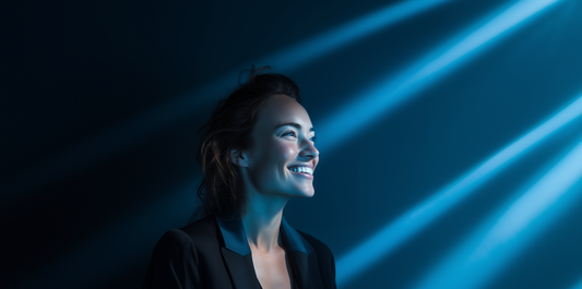 LED bělení zubů: Jak funguje, výsledky a srovnání s ordinací 🦷
